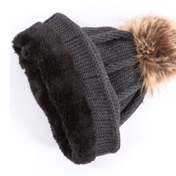 Last 1❗️Black cable knit fur lined cozy beanie - Picture 2 of 3